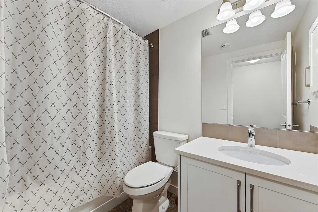 83 Seton Heath Se, Calgary, AB - Indoor Photo Showing Bathroom