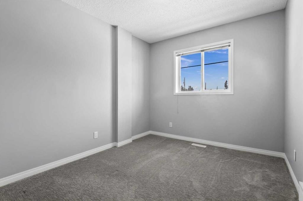 3101 39 Street Sw, Calgary, AB - Indoor Photo Showing Other Room