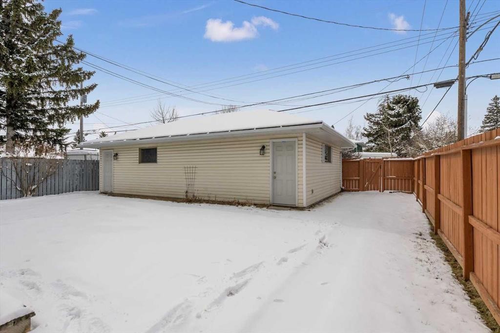 3101 39 Street Sw, Calgary, AB - Outdoor