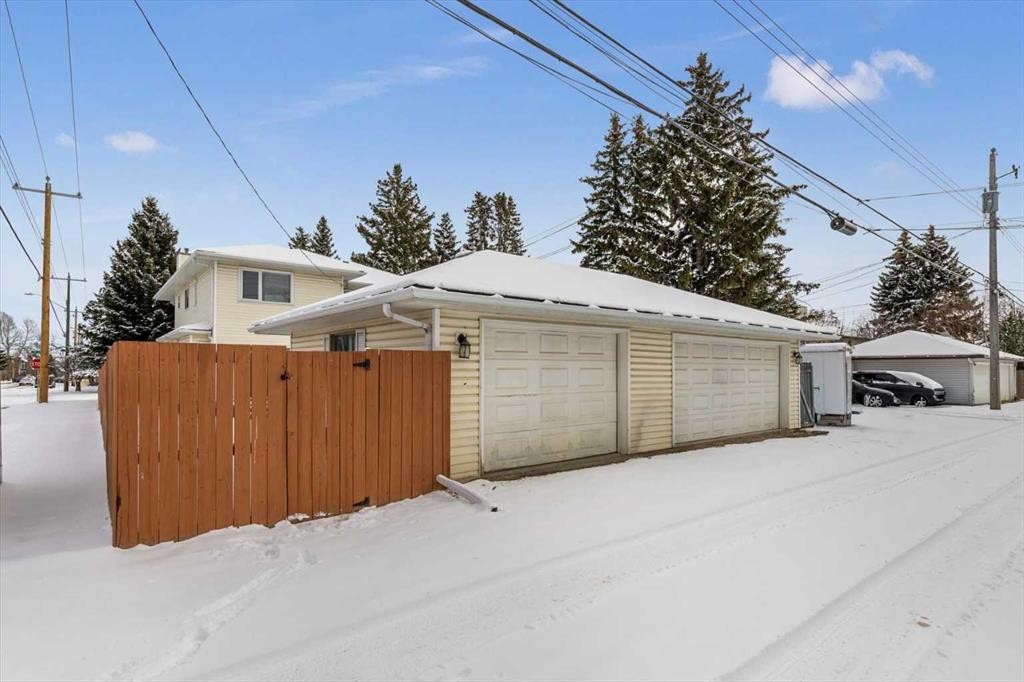 3101 39 Street Sw, Calgary, AB - Outdoor