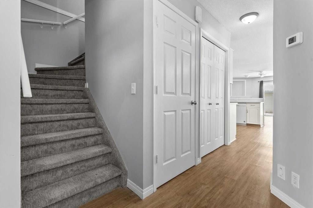 3101 39 Street Sw, Calgary, AB - Indoor Photo Showing Other Room