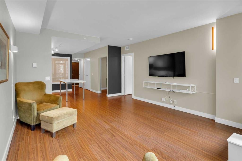 251-222 Riverfront Avenue Sw, Calgary, AB - Indoor Photo Showing Living Room