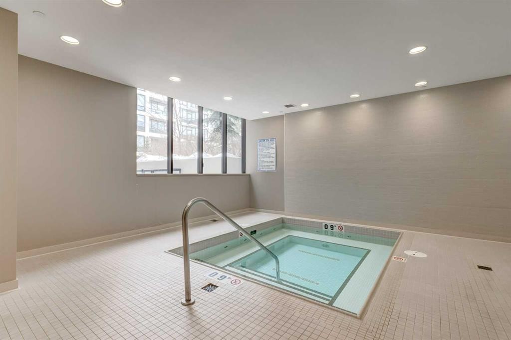 251-222 Riverfront Avenue Sw, Calgary, AB - Indoor Photo Showing Other Room