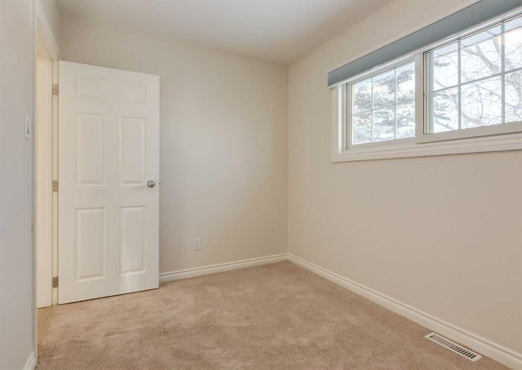 367 Acadia Drive Se, Calgary, AB - Indoor Photo Showing Other Room
