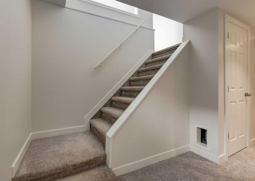 367 Acadia Drive Se, Calgary, AB - Indoor Photo Showing Other Room