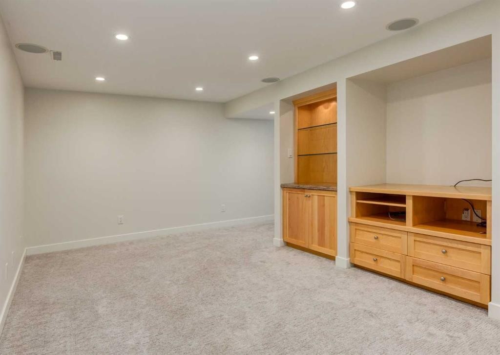 367 Acadia Drive Se, Calgary, AB - Indoor