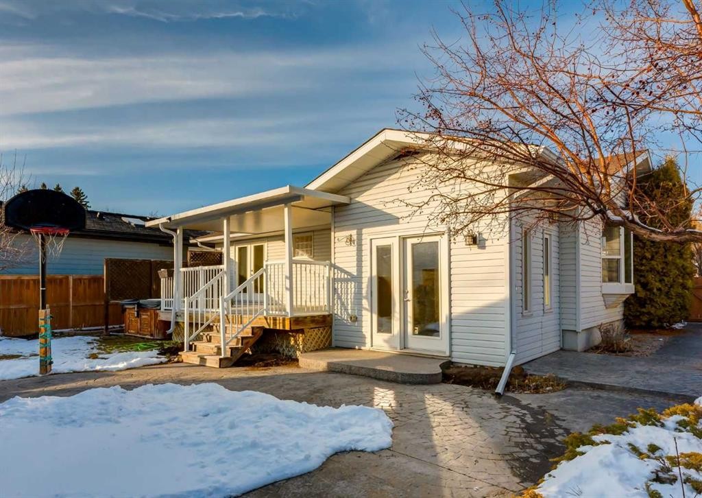 367 Acadia Drive Se, Calgary, AB - Outdoor
