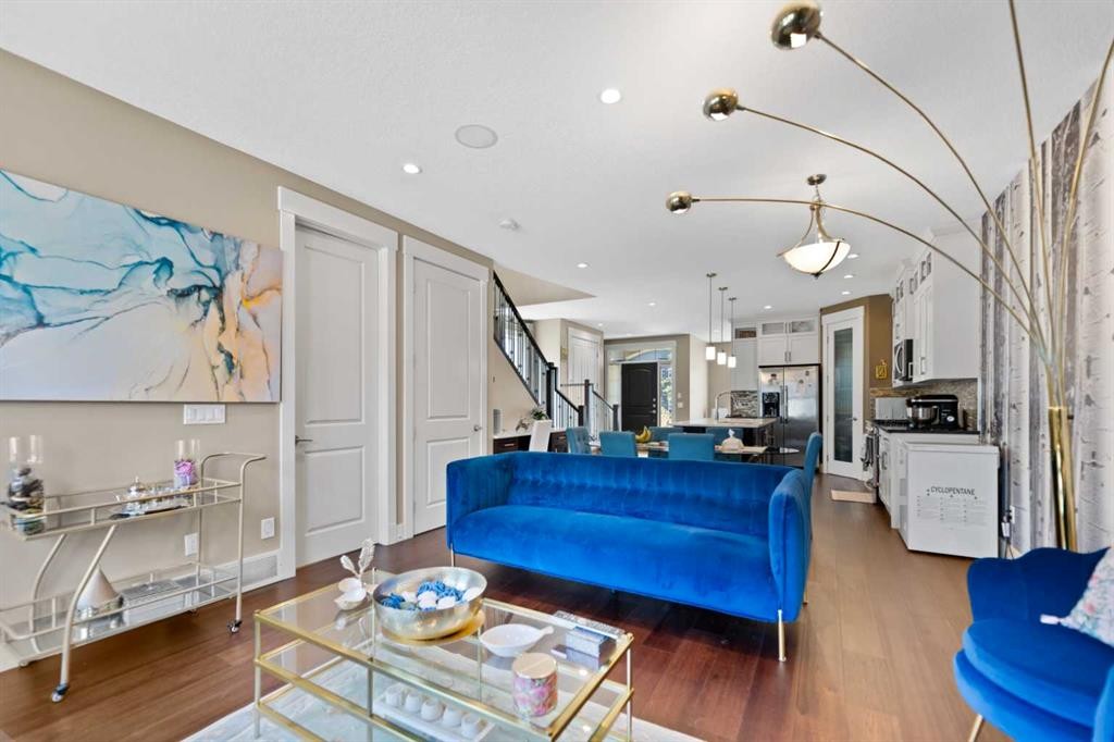 4410 17 Avenue Nw, Calgary, AB - Indoor