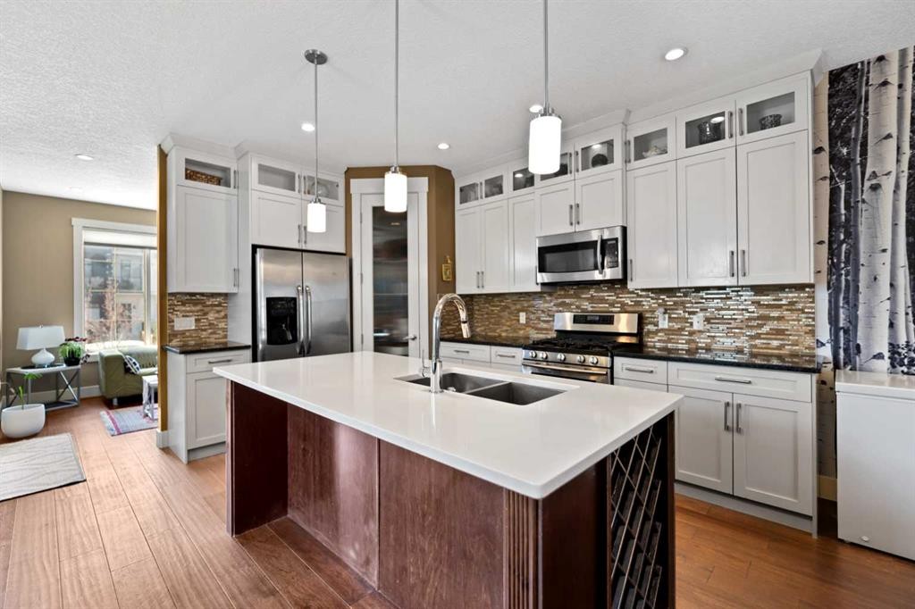 4410 17 Avenue Nw, Calgary, AB - Indoor Photo Showing Kitchen With Double Sink With Upgraded Kitchen