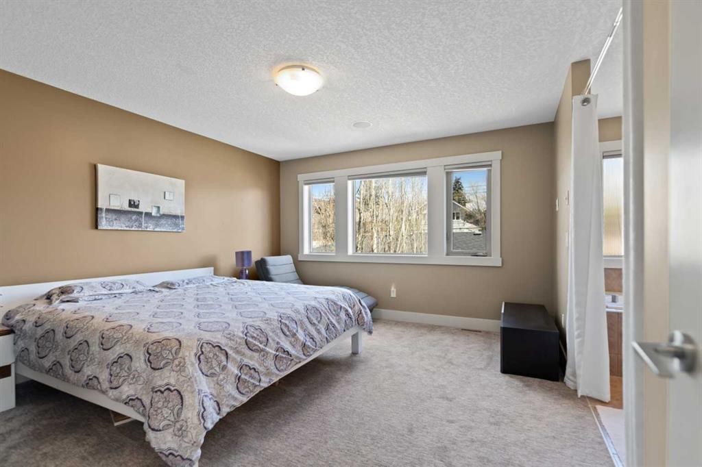 4410 17 Avenue Nw, Calgary, AB - Indoor Photo Showing Bedroom