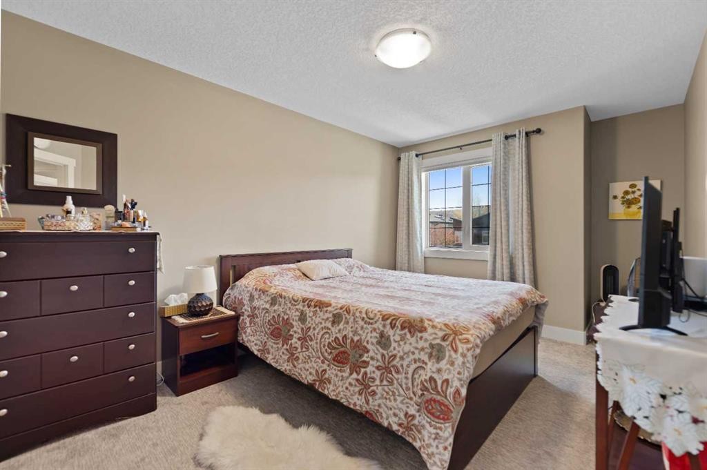 4410 17 Avenue Nw, Calgary, AB - Indoor Photo Showing Bedroom