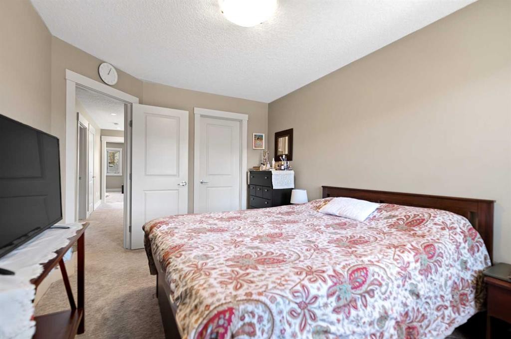 4410 17 Avenue Nw, Calgary, AB - Indoor Photo Showing Bedroom