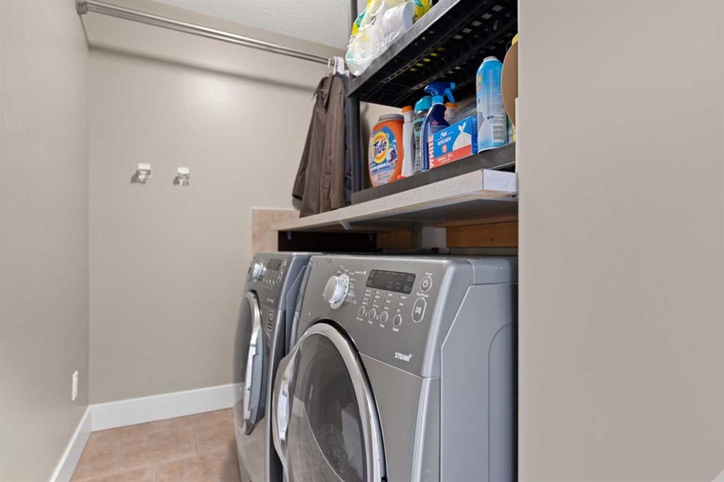 4410 17 Avenue Nw, Calgary, AB - Indoor Photo Showing Laundry Room