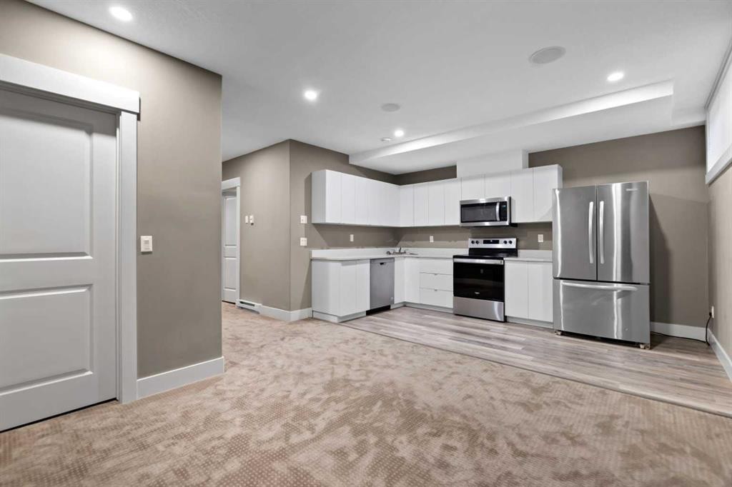 4410 17 Avenue Nw, Calgary, AB - Indoor Photo Showing Kitchen
