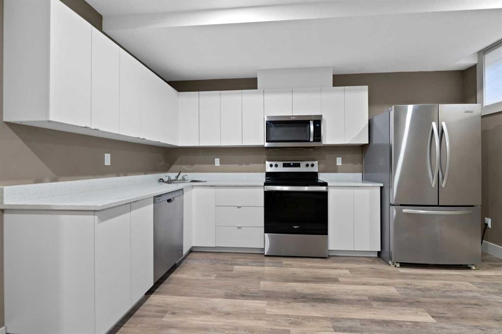 4410 17 Avenue Nw, Calgary, AB - Indoor Photo Showing Kitchen