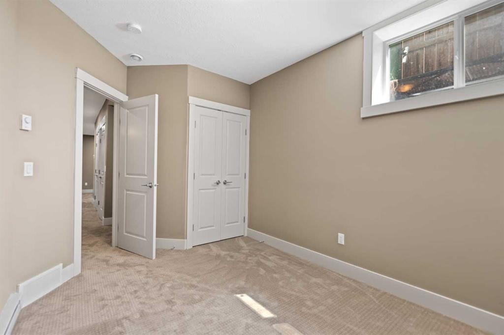 4410 17 Avenue Nw, Calgary, AB - Indoor Photo Showing Other Room