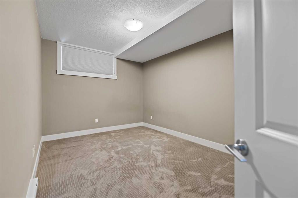 4410 17 Avenue Nw, Calgary, AB - Indoor Photo Showing Other Room