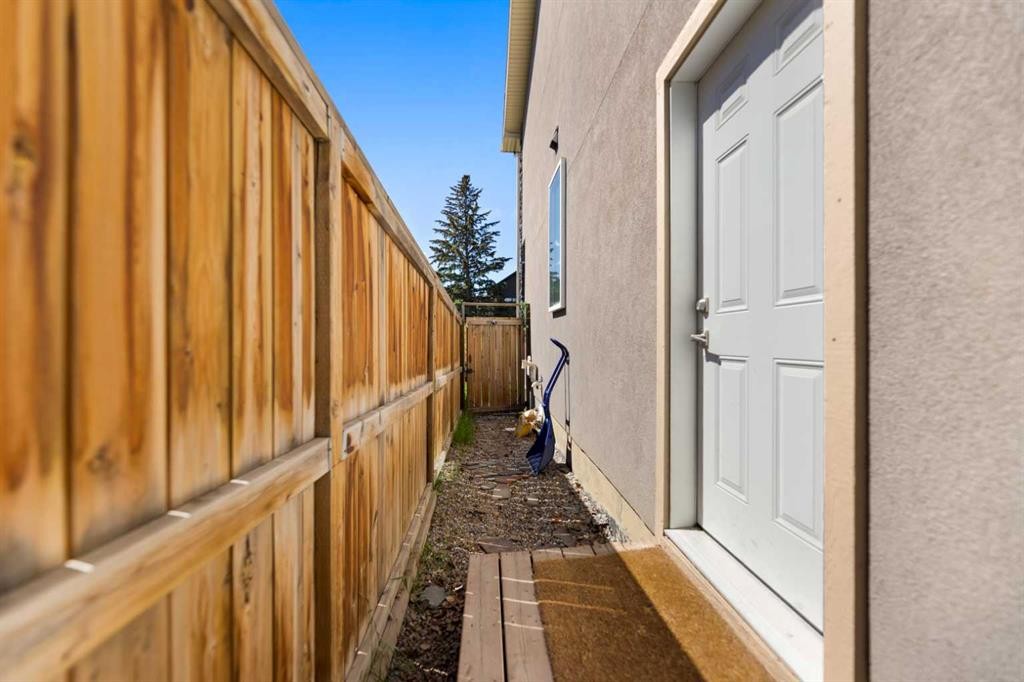 4410 17 Avenue Nw, Calgary, AB - Indoor Photo Showing Other Room