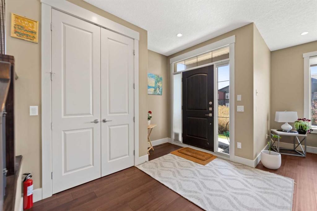 4410 17 Avenue Nw, Calgary, AB - Indoor