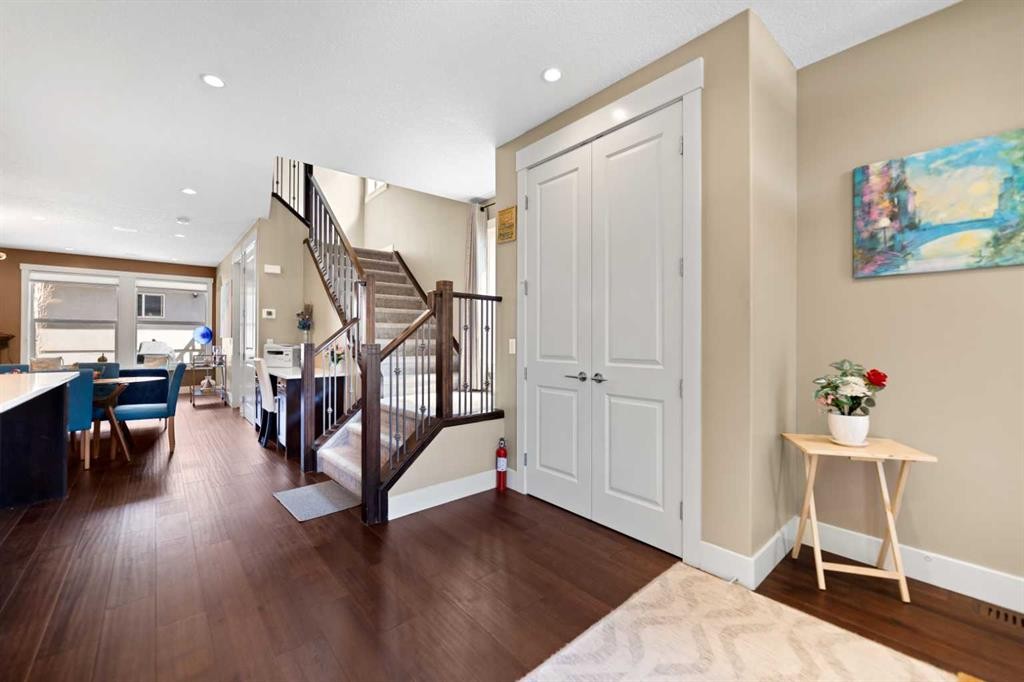4410 17 Avenue Nw, Calgary, AB - Indoor Photo Showing Other Room