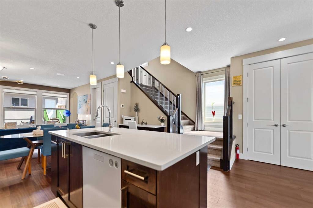 4410 17 Avenue Nw, Calgary, AB - Indoor Photo Showing Kitchen With Double Sink With Upgraded Kitchen
