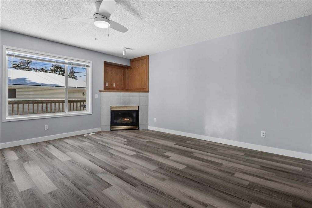 3103 39 Street Sw, Calgary, AB - Indoor Photo Showing Living Room With Fireplace