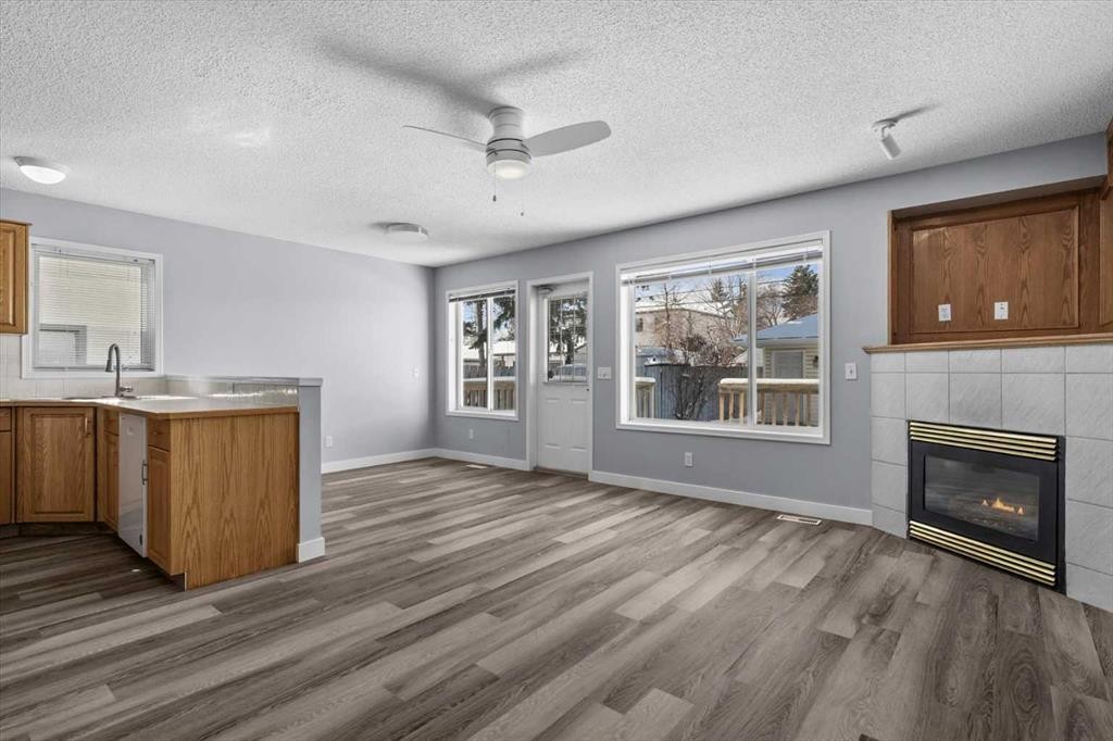 3103 39 Street Sw, Calgary, AB - Indoor With Fireplace