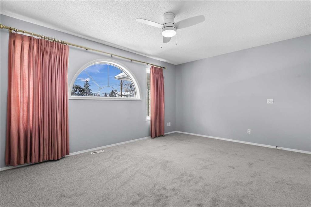 3103 39 Street Sw, Calgary, AB - Indoor Photo Showing Other Room