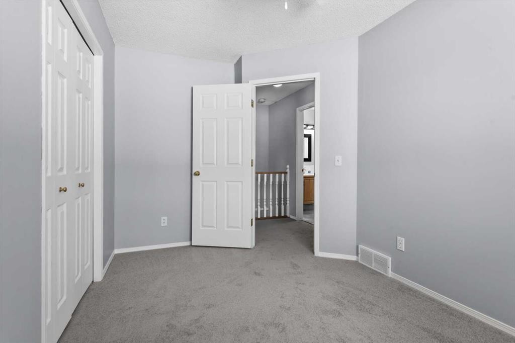 3103 39 Street Sw, Calgary, AB - Indoor Photo Showing Other Room