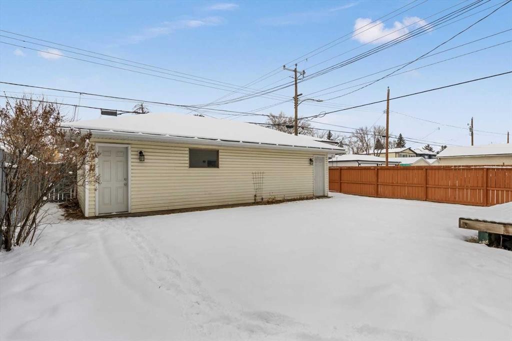 3103 39 Street Sw, Calgary, AB - Outdoor
