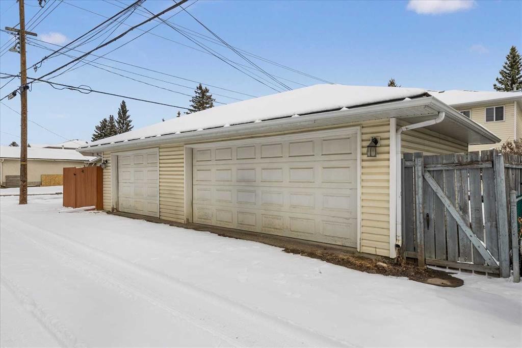 3103 39 Street Sw, Calgary, AB - Outdoor