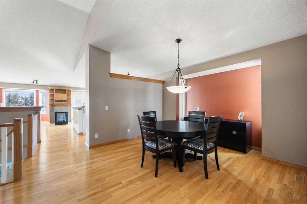 8 Edgevalley View Nw, Calgary, AB - Indoor Photo Showing Dining Room
