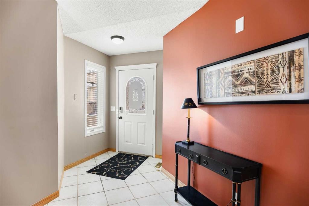 8 Edgevalley View Nw, Calgary, AB - Indoor Photo Showing Other Room