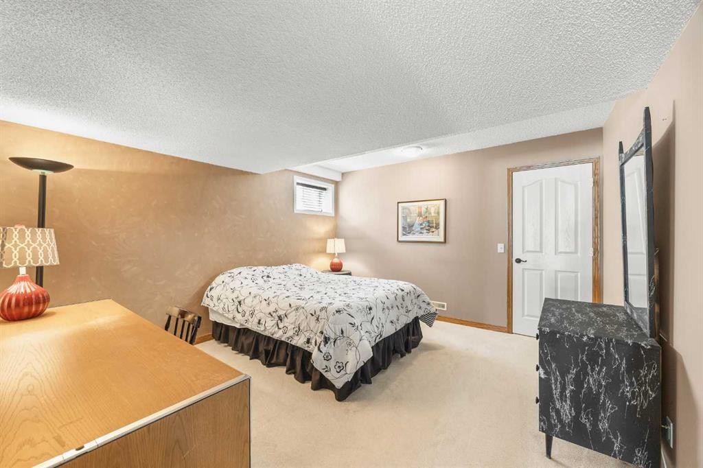 8 Edgevalley View Nw, Calgary, AB - Indoor Photo Showing Bedroom