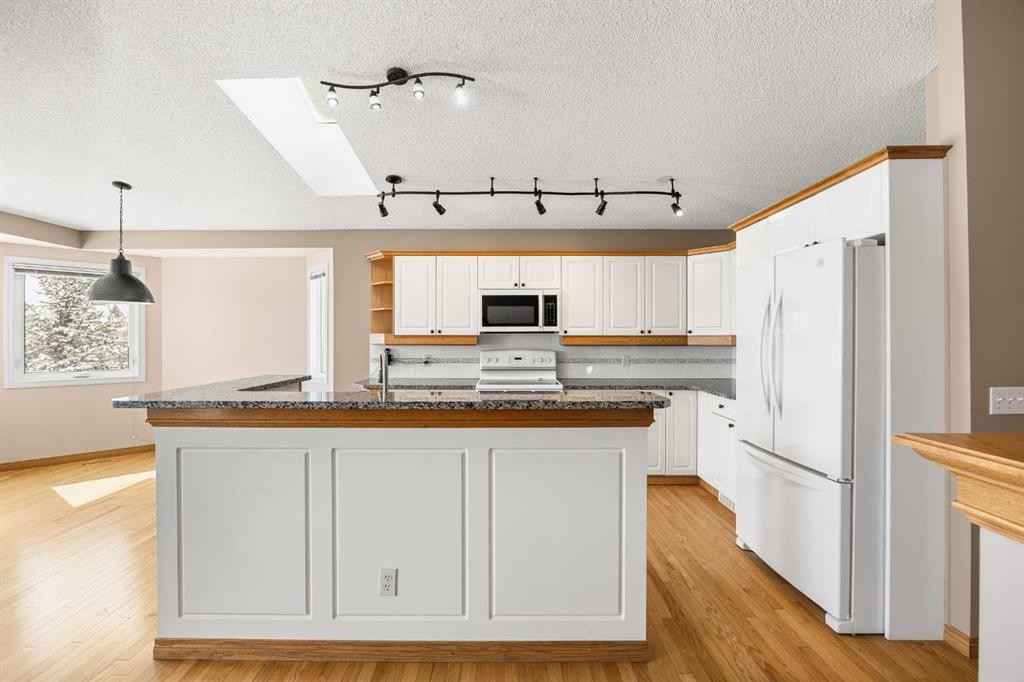 8 Edgevalley View Nw, Calgary, AB - Indoor Photo Showing Kitchen With Double Sink