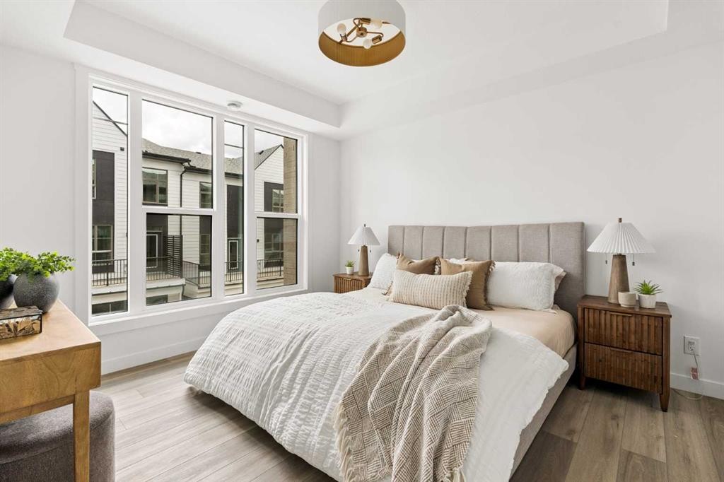 605 Sovereign Common Sw, Calgary, AB - Indoor Photo Showing Bedroom