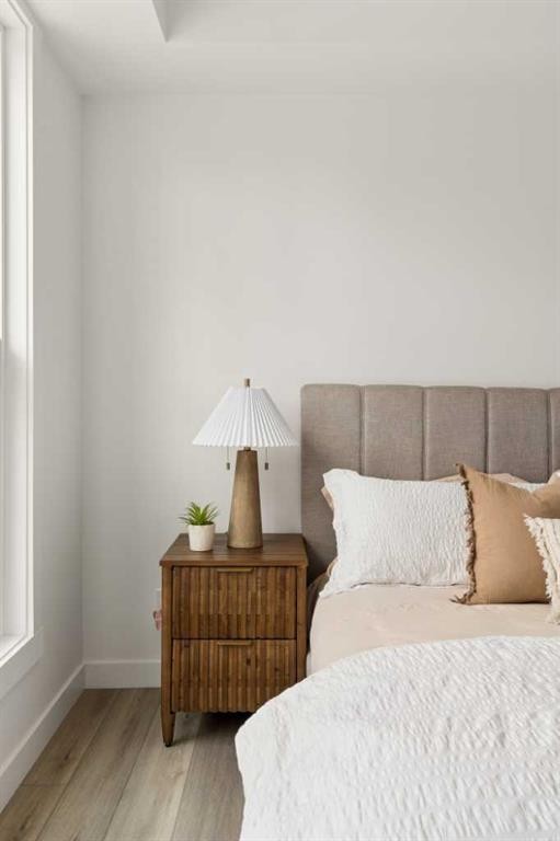 605 Sovereign Common Sw, Calgary, AB - Indoor Photo Showing Bedroom