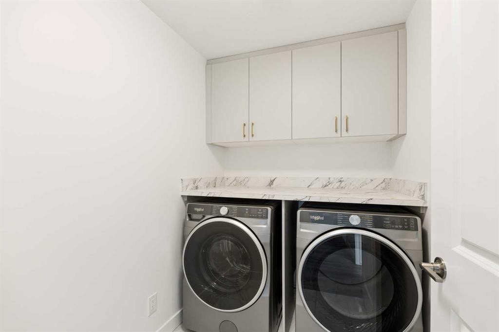 605 Sovereign Common Sw, Calgary, AB - Indoor Photo Showing Laundry Room