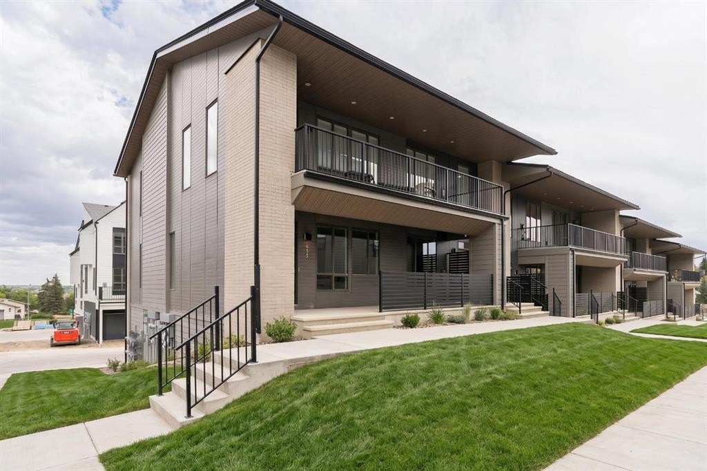 605 Sovereign Common Sw, Calgary, AB - Outdoor