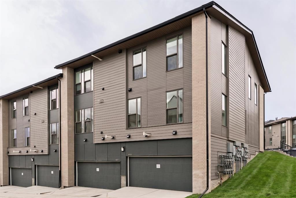 605 Sovereign Common Sw, Calgary, AB - Outdoor With Exterior
