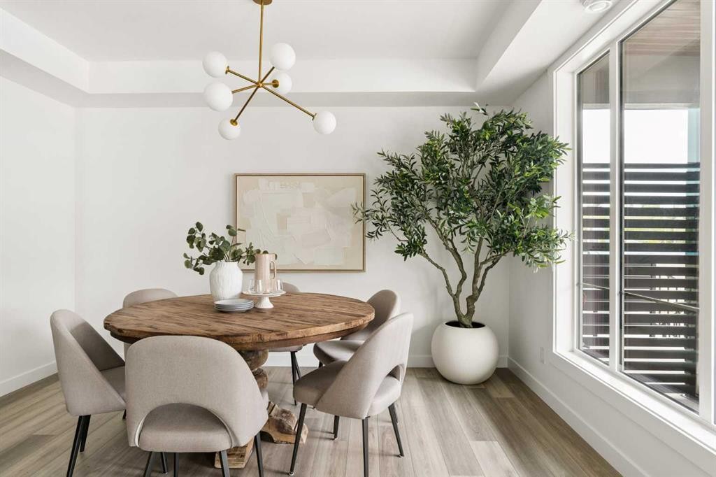 605 Sovereign Common Sw, Calgary, AB - Indoor Photo Showing Dining Room