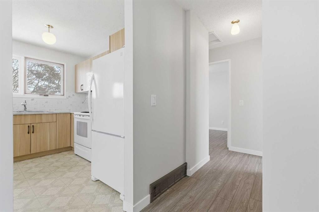 32 Fonda Mews Se, Calgary, AB - Indoor