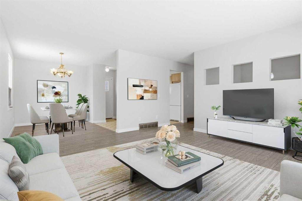 32 Fonda Mews Se, Calgary, AB - Indoor Photo Showing Living Room