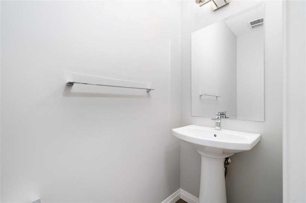 124 Auburn Meadows Crescent Se, Calgary, AB - Indoor Photo Showing Bathroom