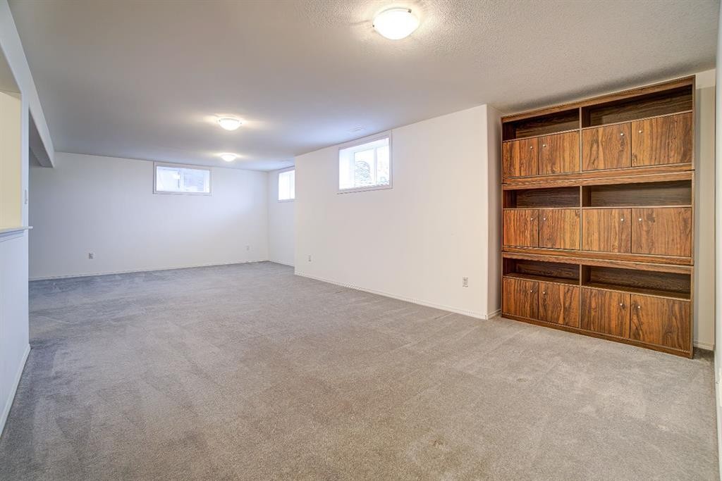 8 Link Spur, Claresholm, AB - Indoor