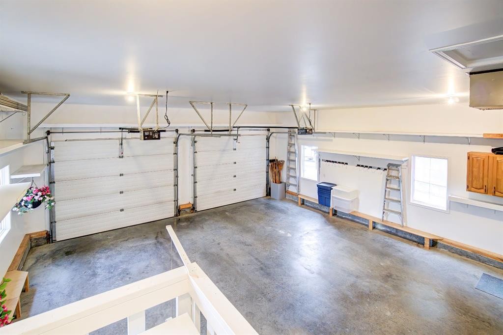 8 Link Spur, Claresholm, AB - Indoor Photo Showing Garage