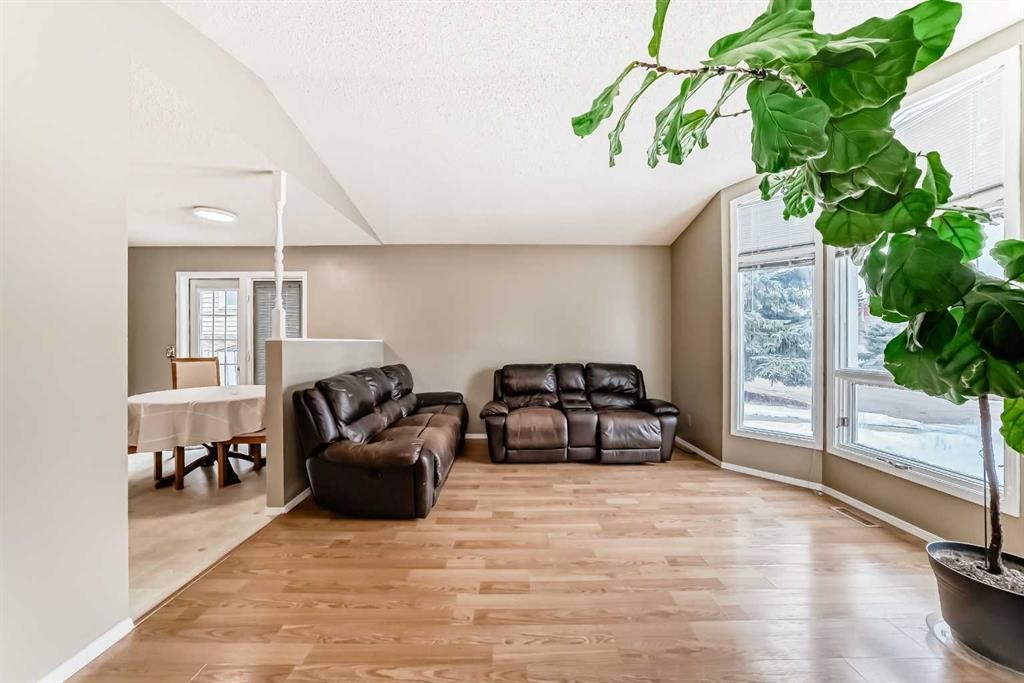 16272 5 Street Sw, Calgary, AB - Indoor