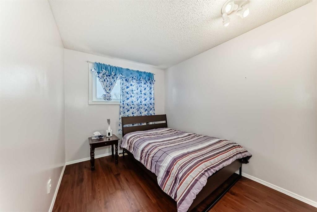 16272 5 Street Sw, Calgary, AB - Indoor Photo Showing Bedroom