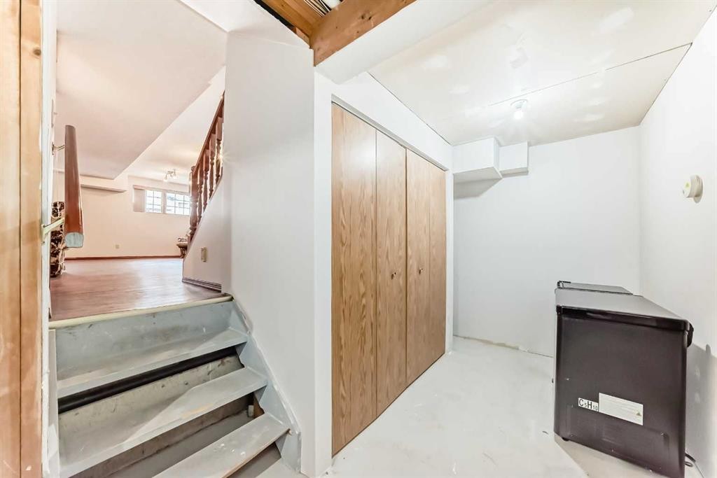 16272 5 Street Sw, Calgary, AB - Indoor Photo Showing Other Room