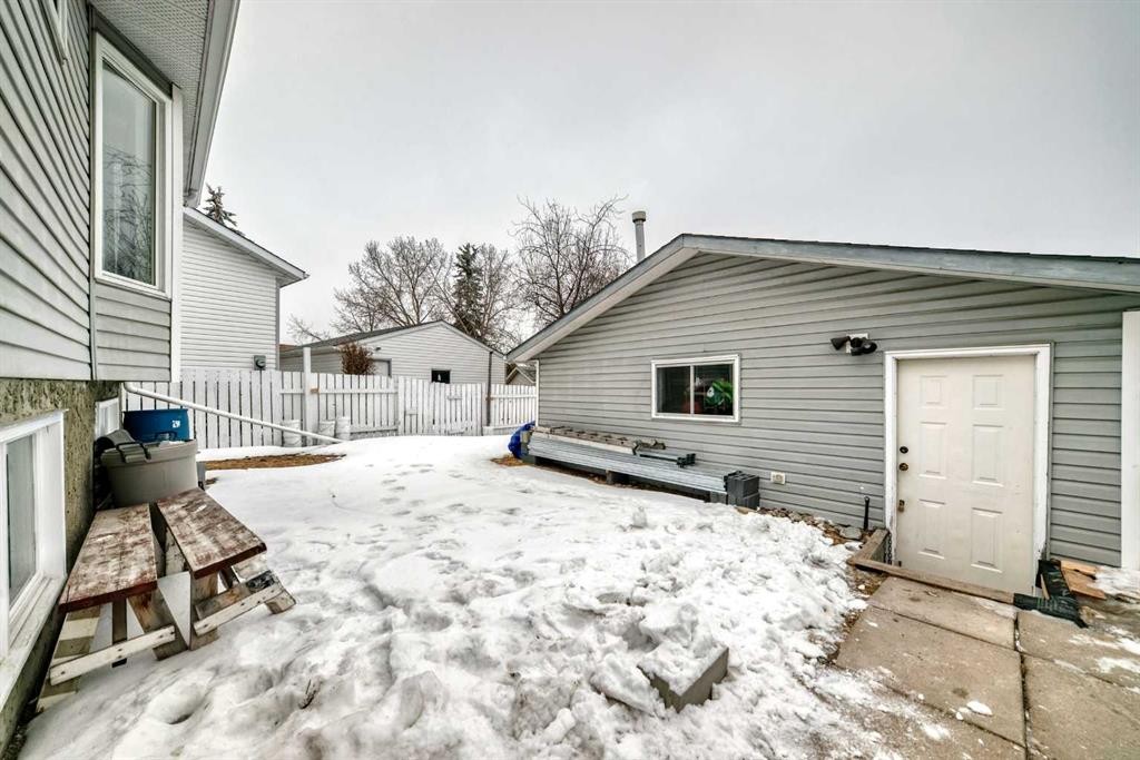 16272 5 Street Sw, Calgary, AB - Outdoor With Exterior